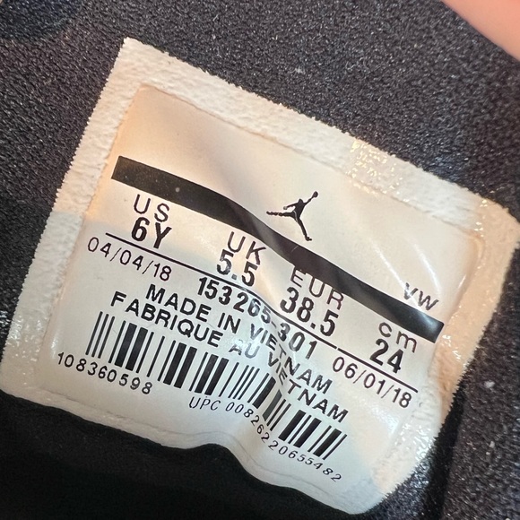 Jordan - Air Jordan 12 high top sneaker - Picture 5 of 5